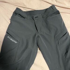 KUIU Men's Dark Gray Cargo Pants